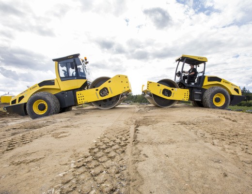 BOMAG BW 213 D 5 work