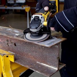 DeWALT DCG405P2 work e1554841178727