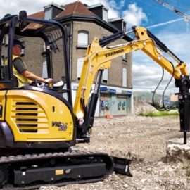 Yanmar with hammer Yanmar with hammer