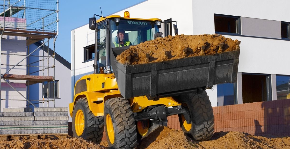 volvo show compact wheel loader l30g t4f 2324x1200 1